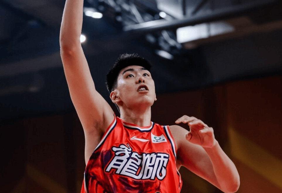 华体会体育PP下载-两战轰37+24!中国男篮22岁2米26中锋崛起:郭艾伦助他再蜕变